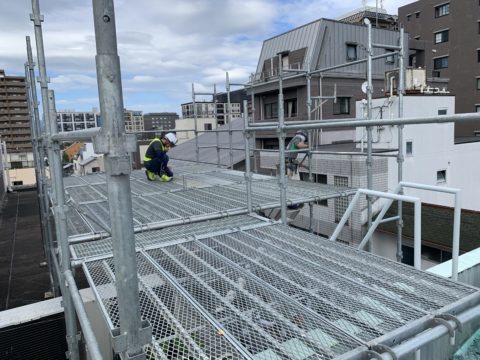 Nデンタルクリニック屋上荷取ステージ足場